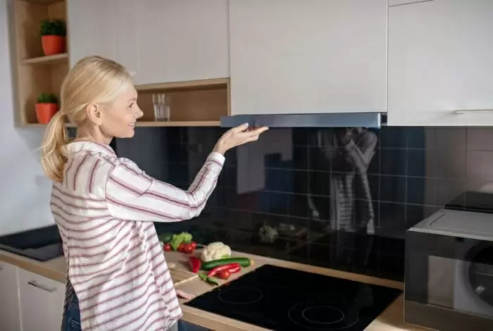 Когда чистка вытяжки становится жизненно важной