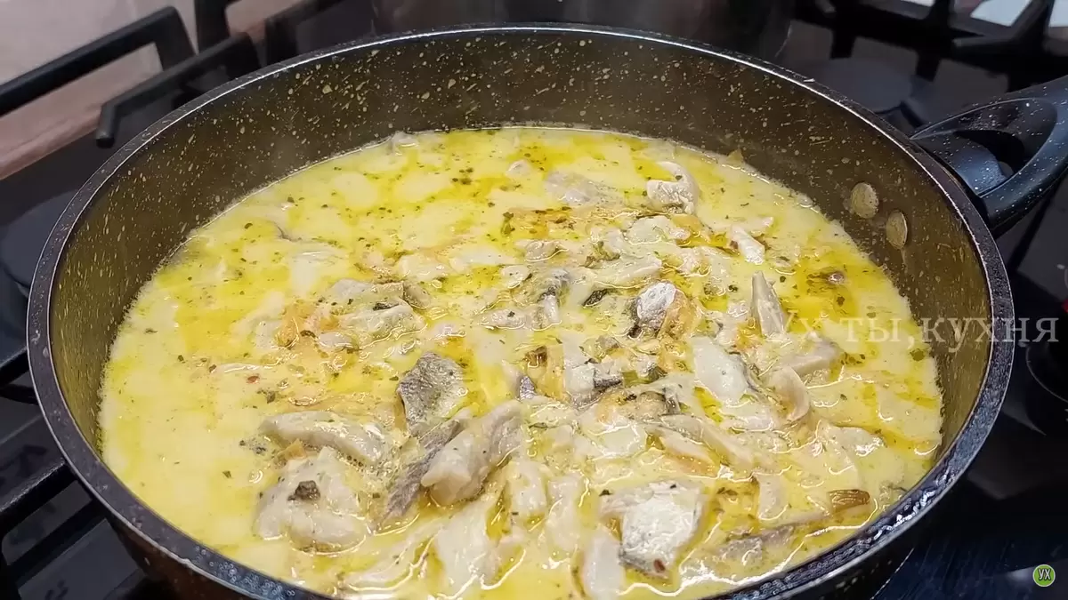 Нежная рыба в сметанном соусе: простой и вкусный рецепт