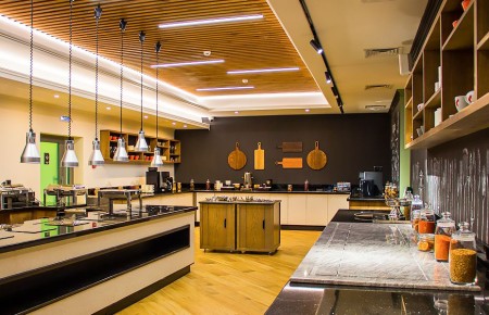 Чистота на кухне: как вернуть вытяжке первозданный вид