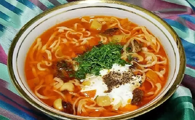 Угряните в уют: готовим домашний суп с куриными фрикадельками и лапшой