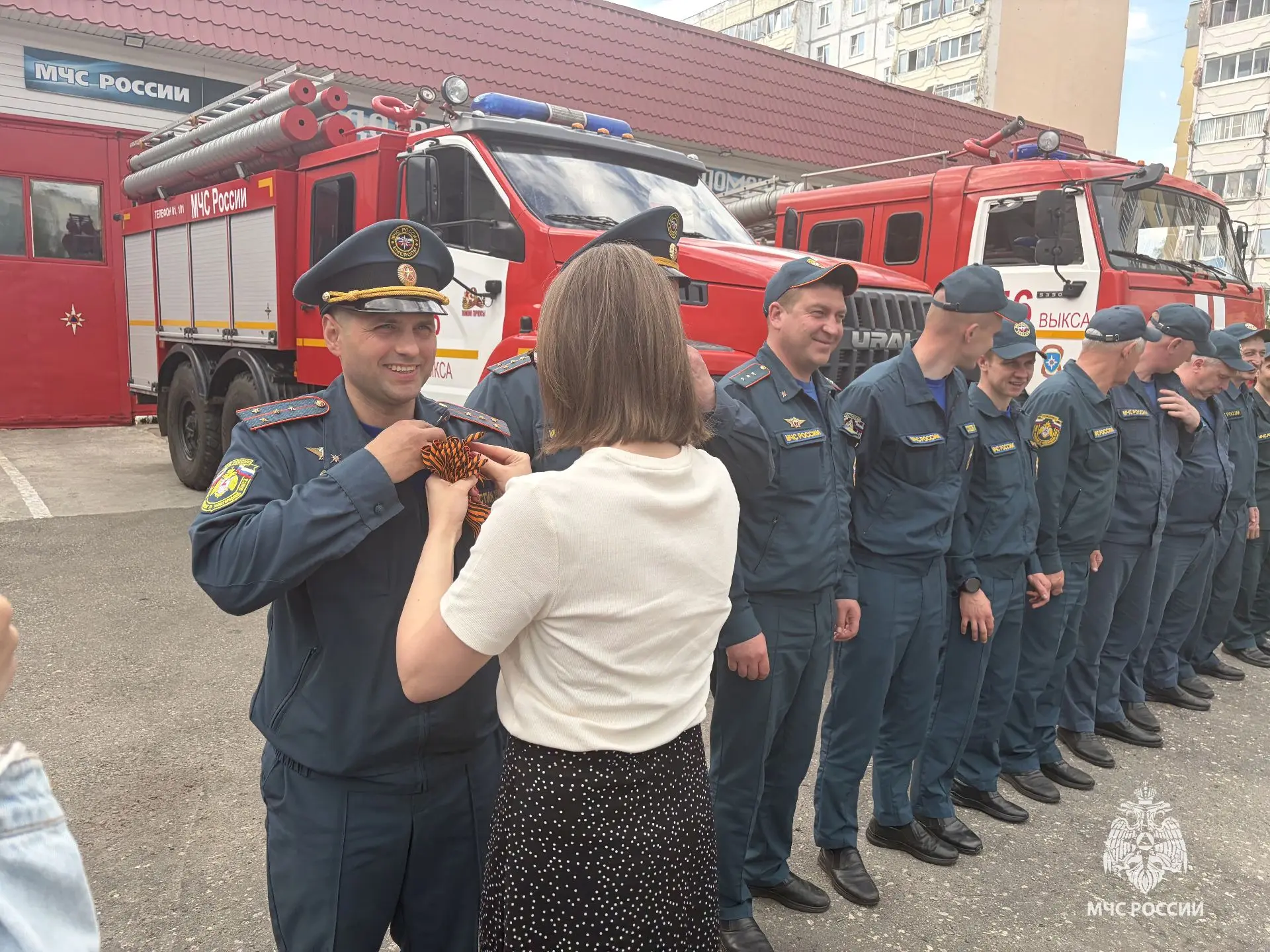 Молодёжь Выксы поддержала пожарных Георгиевскими ленточками