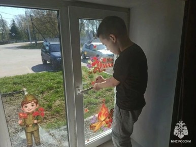 Через века. В преддверии 9 мая дети вместе с пожарными прикоснулись к истории Великой Отечественной войны