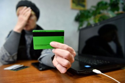 Кражу денежных средств с утерянной банковской карты жительницы Дзержинска раскрыли сотрудники полиции