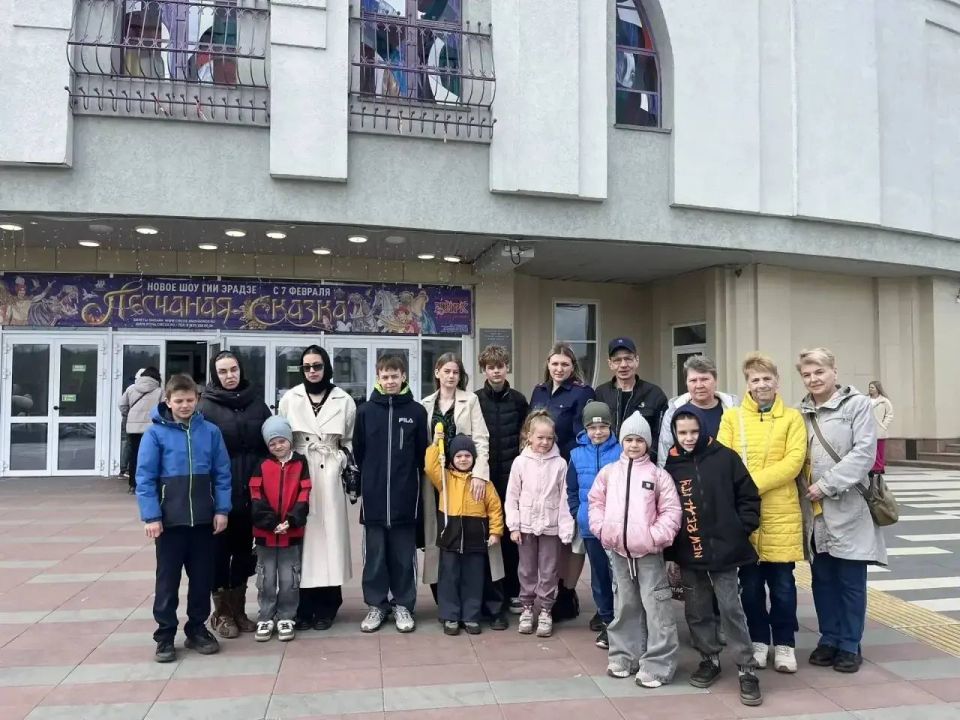 Сотрудники регионального следственного управления организовали для детей, эвакуированных из Курской области, а также членов семей погибших участников СВО, посещение Нижегородского цирка Сотрудники регионального следственного управления организовали для детей, эвакуированных из Курской области, а также членов семей погибших участников СВО, посещение Нижегородского цирка