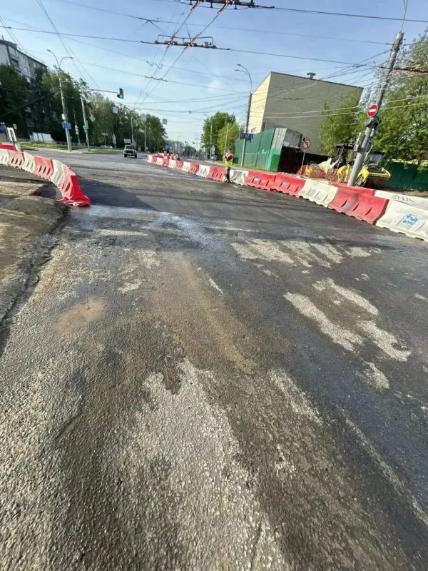 Перекресток улиц Ванеева и Надежды Сусловой открыли для движения транспорта по всем полосам