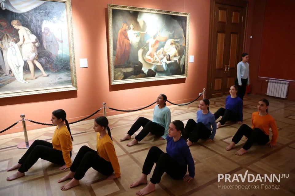 Гуляли всю ночь до утра!. Ожившие картины, увлекательные экскурсии, творческие представления и неожиданные перформансы Гуляли всю ночь до утра!. Ожившие картины, увлекательные экскурсии, творческие представления и неожиданные перформансы