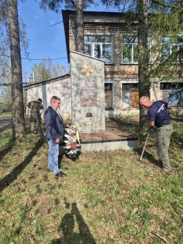 Сотрудники Шахунского межрайонного следственного отдела благоустроили мемориал памяти воинов Великой Отечественной войны