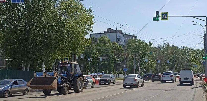 Движение транспорта на перекрестке улиц Ванеева и Надежды Сусловой открыто в полном объеме