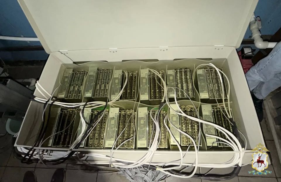 В Нижнем Новгороде «накрыли» нанесшую почти 1,5 млн рублей ущерба майнинг-ферму В Нижнем Новгороде «накрыли» нанесшую почти 1,5 млн рублей ущерба майнинг-ферму