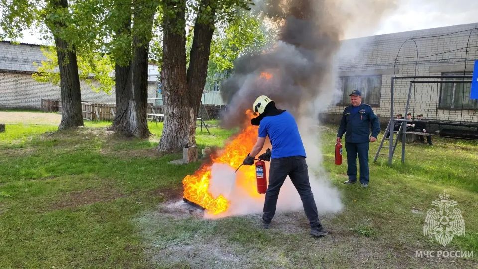 Будущее нашей страны — в руках смелых и отважных! Будущее нашей страны — в руках смелых и отважных!