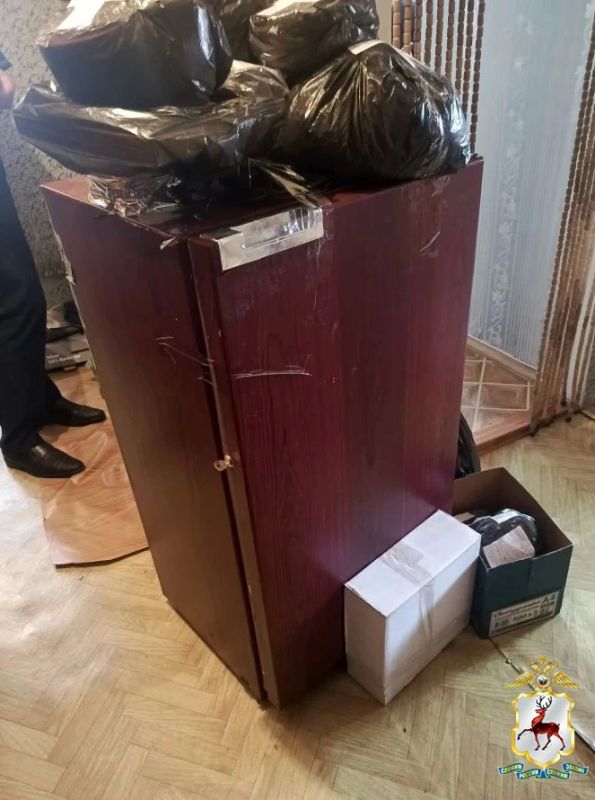 В Шатках из квартиры наркоагрария полицейскими изъято более 100 граммов растительного наркотика В Шатках из квартиры наркоагрария полицейскими изъято более 100 граммов растительного наркотика
