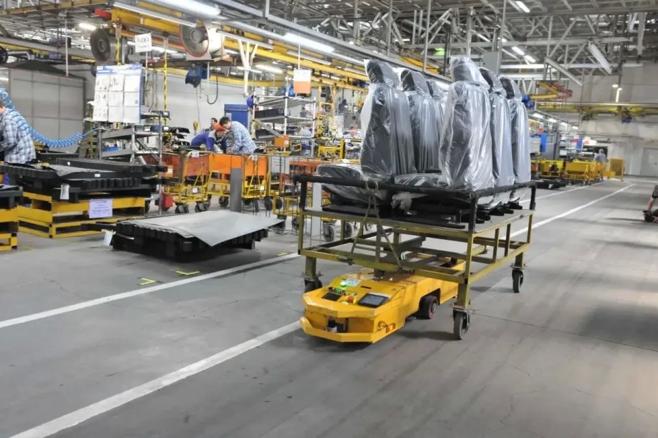 На ГАЗе запустили первую в автопроме комплексную отечественную цифровую систему полного цикла — от разработки до сервиса, сообщил губернатор Глеб Никитин На ГАЗе запустили первую в автопроме комплексную отечественную цифровую систему полного цикла — от разработки до сервиса, сообщил губернатор Глеб Никитин