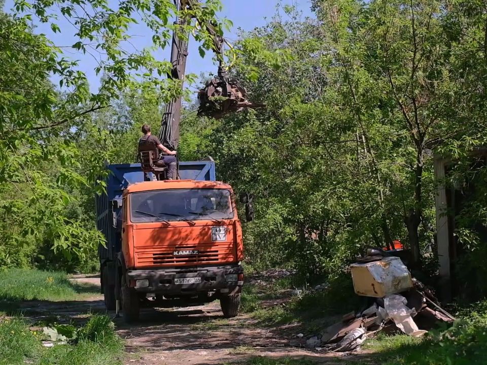Несанкционированную свалку ликвидируют на улице Березовской по обращениям нижегородцев Несанкционированную свалку ликвидируют на улице Березовской по обращениям нижегородцев
