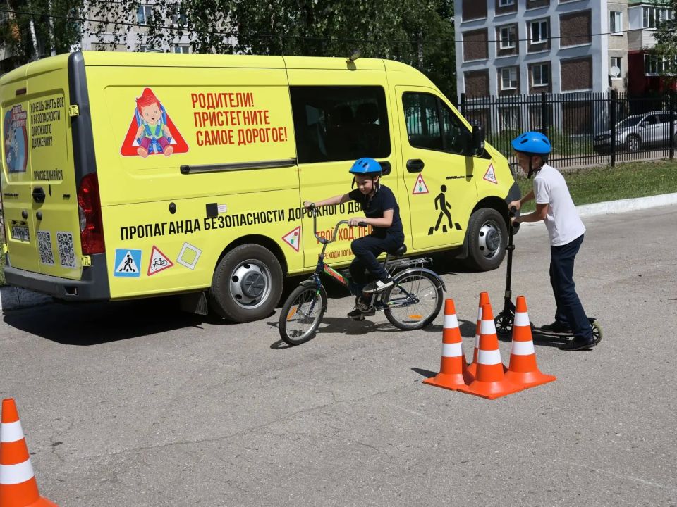 В Нижнем Новгороде отметили юбилей подшефной школы № 12 им Героя России Евгения Петровича Шнитникова В Нижнем Новгороде отметили юбилей подшефной школы № 12 им Героя России Евгения Петровича Шнитникова
