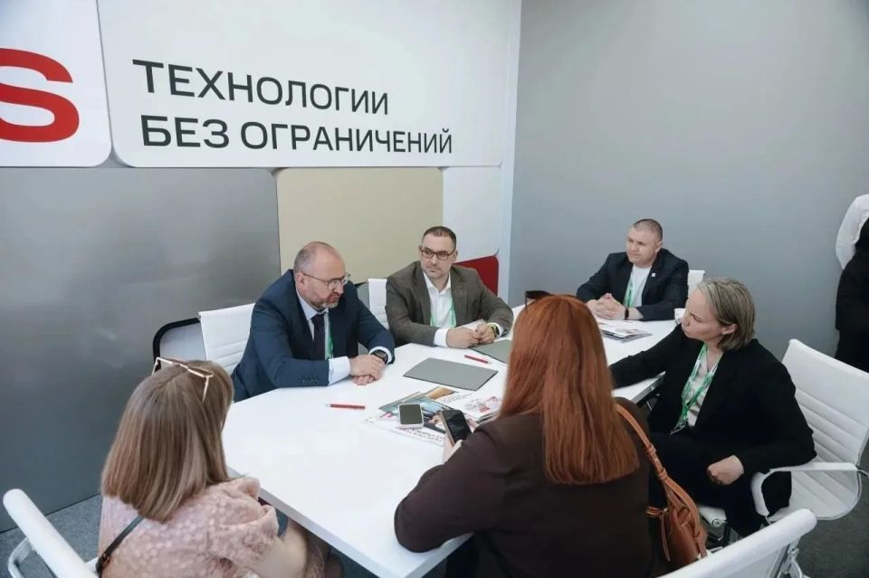 Искусственный интеллект начнут применять для защиты корпоративных данных: для этого будут использовать защищенный контур для работы с большими языковыми моделями (LLM)