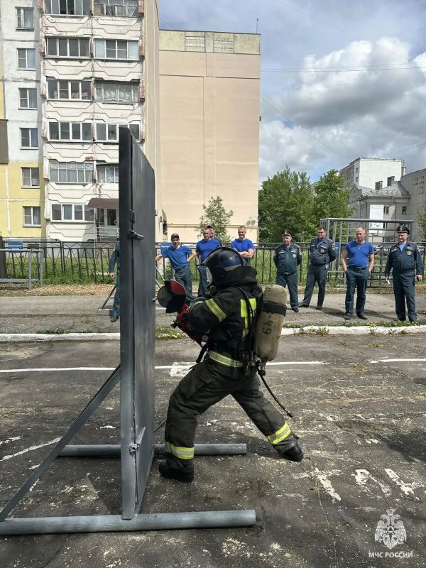 В Выксе определили лучшее звено газодымозащитной службы В Выксе определили лучшее звено газодымозащитной службы
