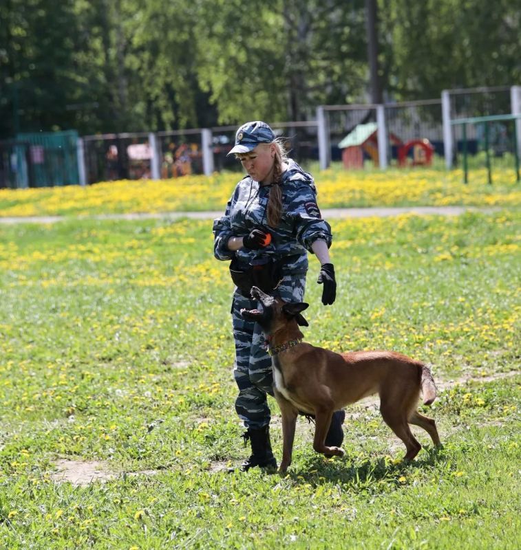 В Нижнем Новгороде отметили юбилей подшефной школы № 12 им Героя России Евгения Петровича Шнитникова В Нижнем Новгороде отметили юбилей подшефной школы № 12 им Героя России Евгения Петровича Шнитникова