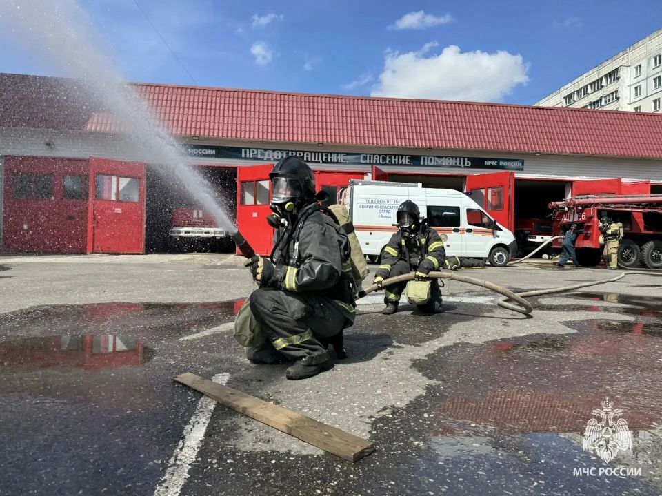 В Выксе определили лучшее звено газодымозащитной службы В Выксе определили лучшее звено газодымозащитной службы