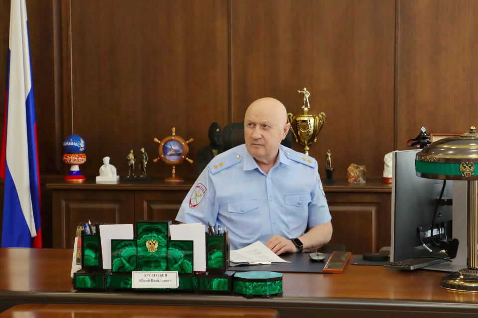Начальник нижегородского Главка Юрий Арсентьев провел личный приём граждан Начальник нижегородского Главка Юрий Арсентьев провел личный приём граждан