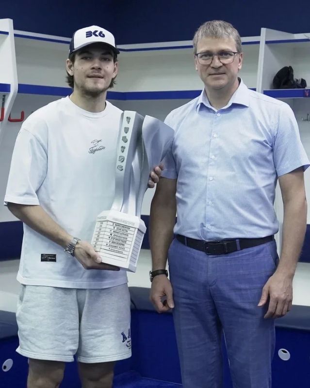 Защитник хоккейного клуба «Торпедо» Богдан Конюшков — лучший игрок апреля
