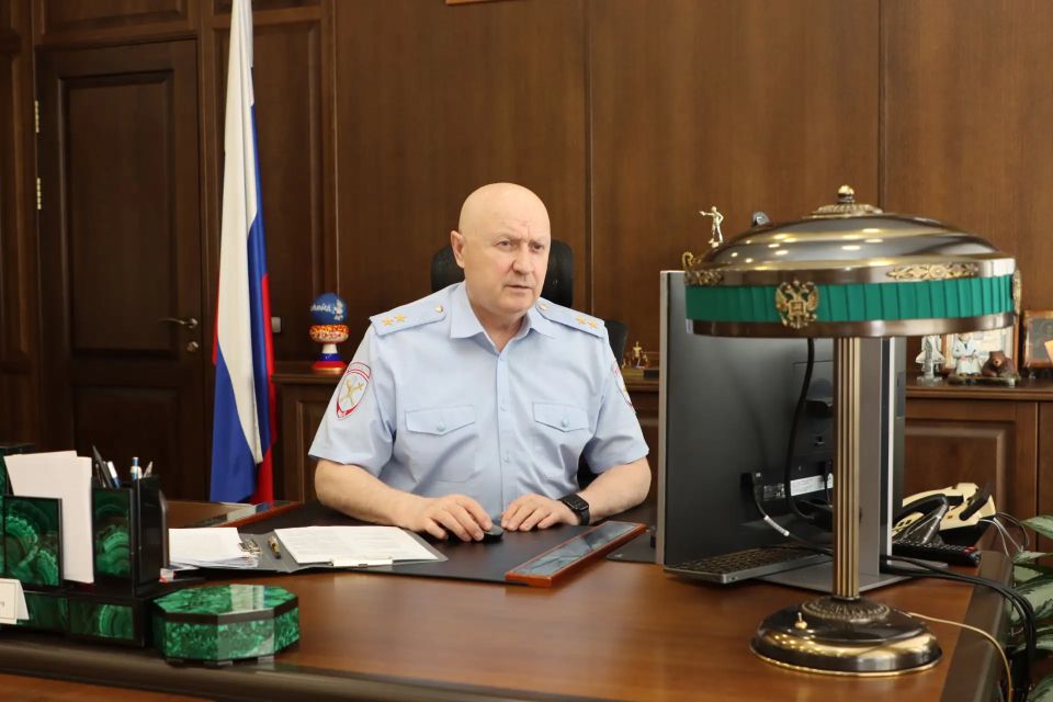 Начальник нижегородского Главка Юрий Арсентьев провел личный приём граждан Начальник нижегородского Главка Юрий Арсентьев провел личный приём граждан
