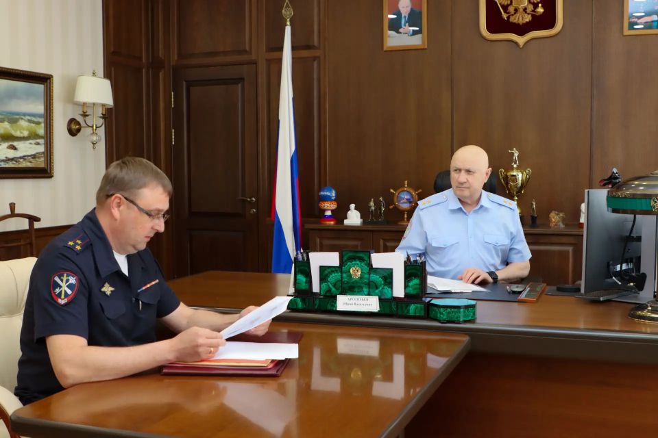 Начальник нижегородского Главка Юрий Арсентьев провел личный приём граждан Начальник нижегородского Главка Юрий Арсентьев провел личный приём граждан