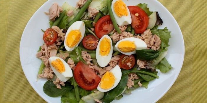 Салат Нисуаз: вкусное наследие французской кухни