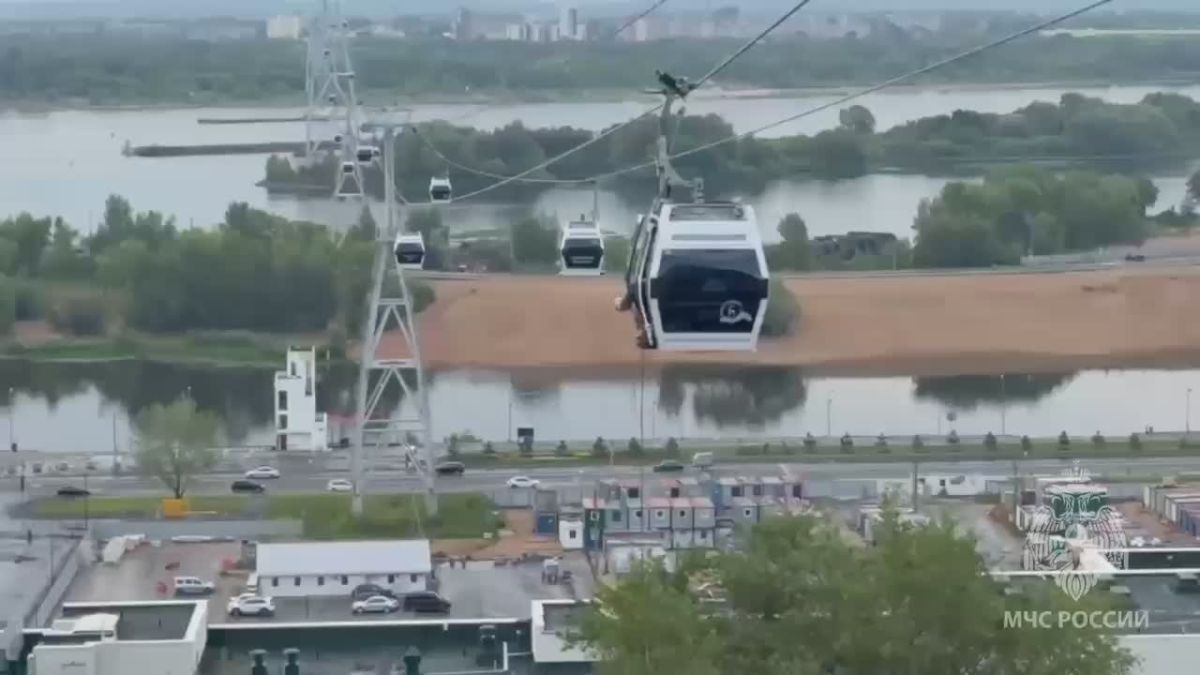 Застрявших на канатной дороге в Нижнем Новгороде людей спасли