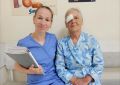 90-летняя нижегородка снова может видеть благодаря малоинвазивной операции