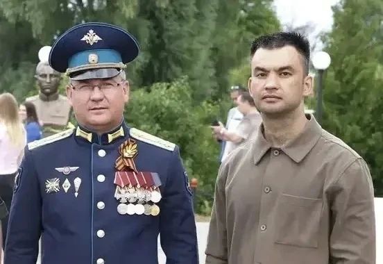 Памятник Герою Советского Союза Александру Осиповичу Молеву открыли в поселке Фоминки Гороховецкого района Владимирской области Памятник Герою Советского Союза Александру Осиповичу Молеву открыли в поселке Фоминки Гороховецкого района Владимирской области