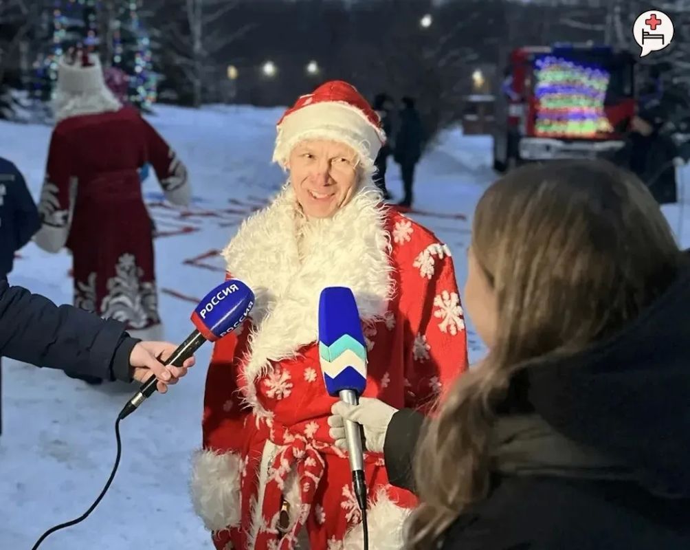 Знакомьтесь, это Александр Плеснев — человек, который спасал застрявших на высоте пассажиров касатки в минувшее воскресенье Знакомьтесь, это Александр Плеснев — человек, который спасал застрявших на высоте пассажиров касатки в минувшее воскресенье