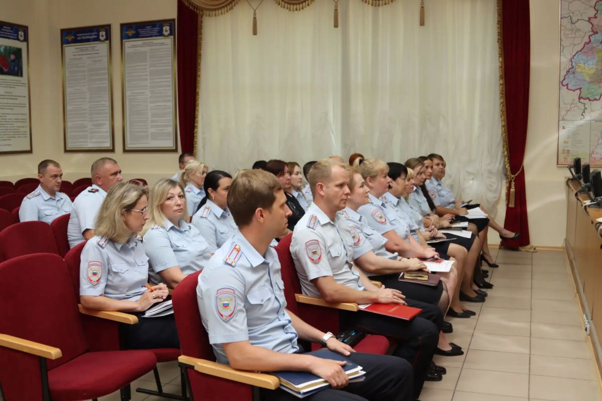 В УВМ ГУ МВД России по Нижегородской области состоялось итоговое совещание по работе Управления по вопросам миграции за первое полугодие 2026 года В УВМ ГУ МВД России по Нижегородской области состоялось итоговое совещание по работе Управления по вопросам миграции за первое полугодие 2026 года