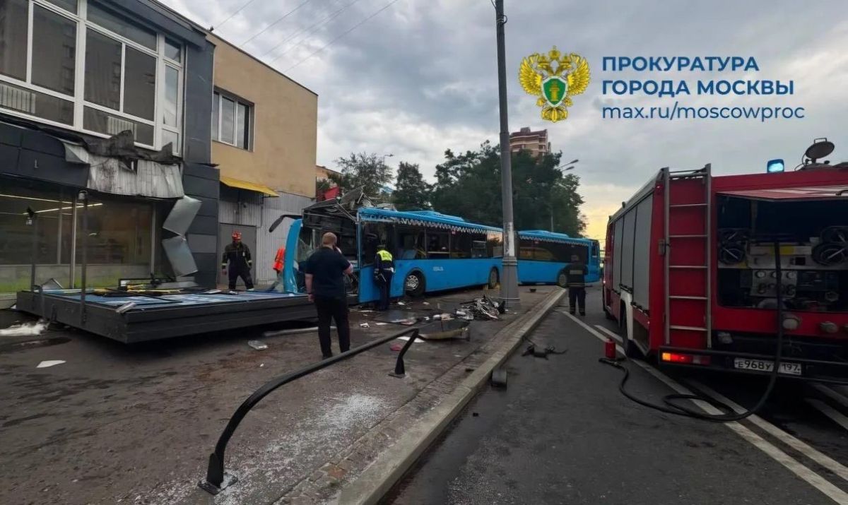 "Газель" столкнулась с автобусом на Нижегородской улице в Москве "Газель" столкнулась с автобусом на Нижегородской улице в Москве