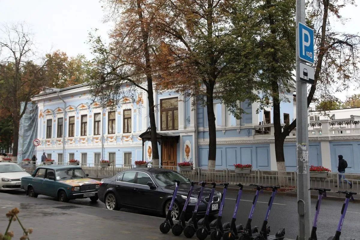 Литературном музее Горького начали благоустройство исторического двора