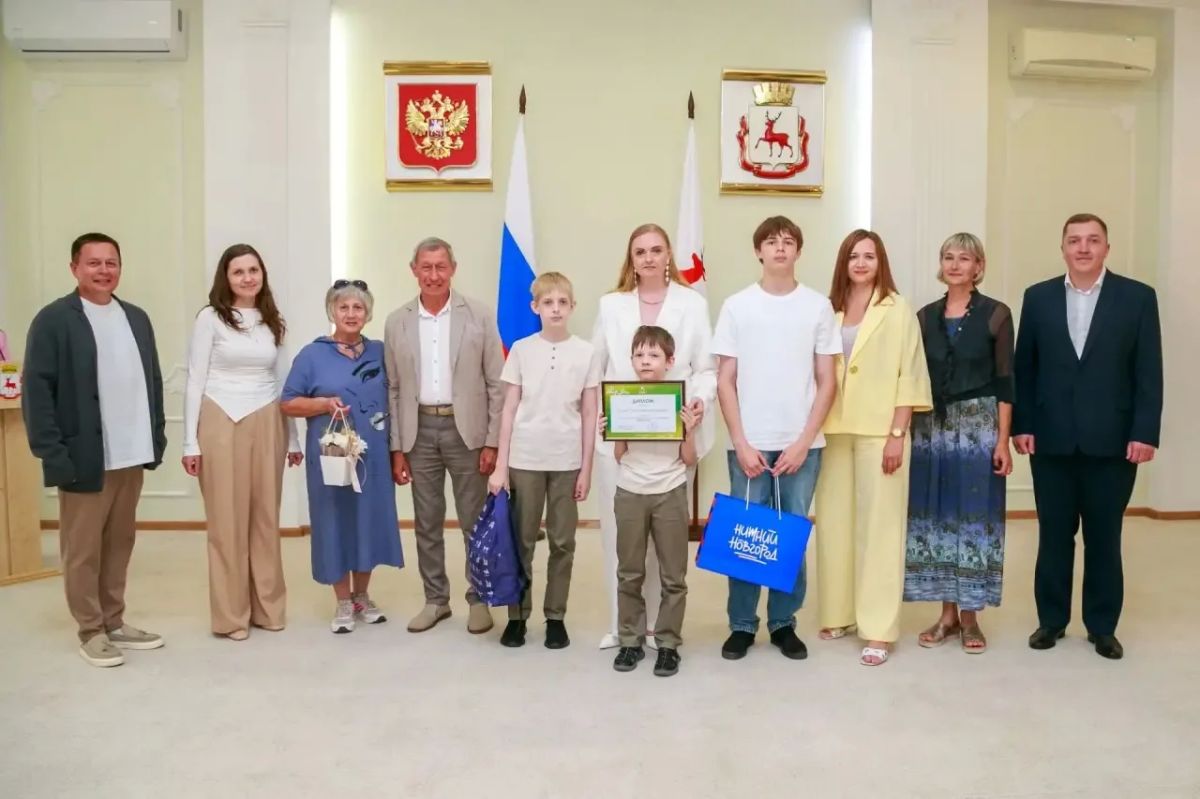 10 семей-финалистов конкурса «Древо семьи» получили награды ко Дню семьи, любви и верности 10 семей-финалистов конкурса «Древо семьи» получили награды ко Дню семьи, любви и верности