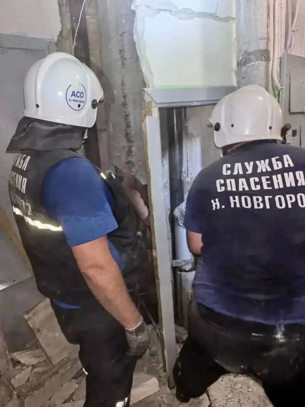 В Нижнем Новгороде мужчина застрял в мусоропроводе В Нижнем Новгороде мужчина застрял в мусоропроводе