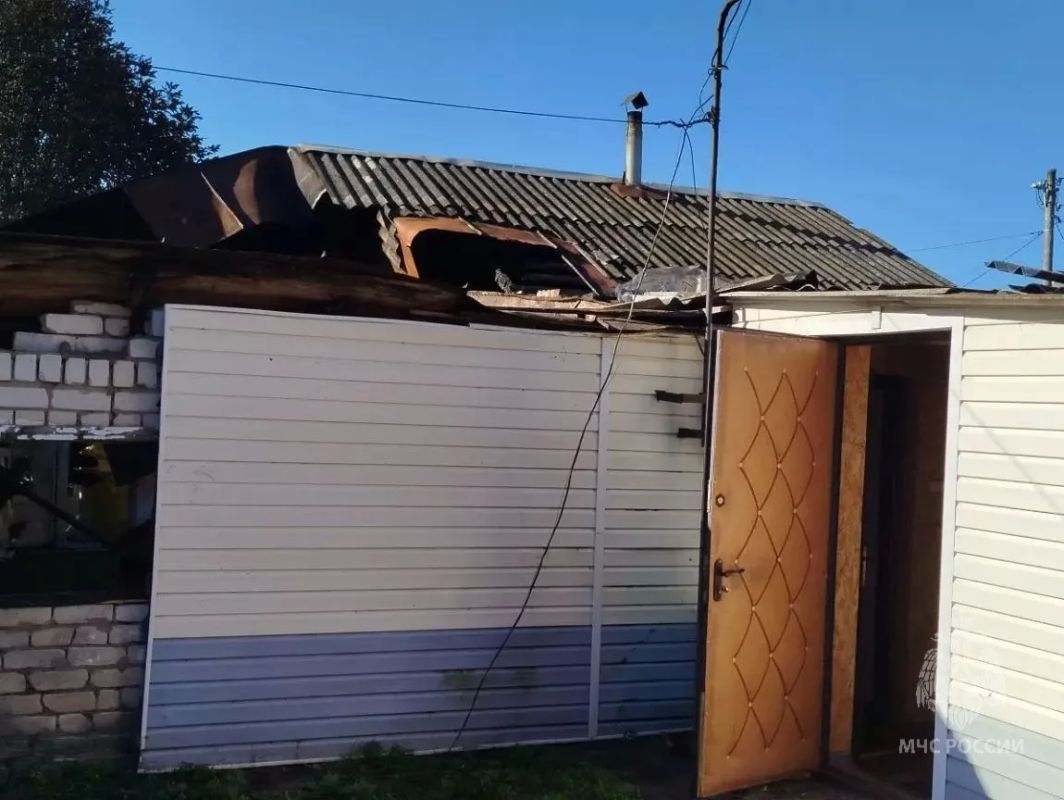 Пожар с гибелью. В Сергаче на улице Лизы Чайкиной пожарные ликвидировали возгорание в шестиквартирном частично расселённом доме Пожар с гибелью. В Сергаче на улице Лизы Чайкиной пожарные ликвидировали возгорание в шестиквартирном частично расселённом доме