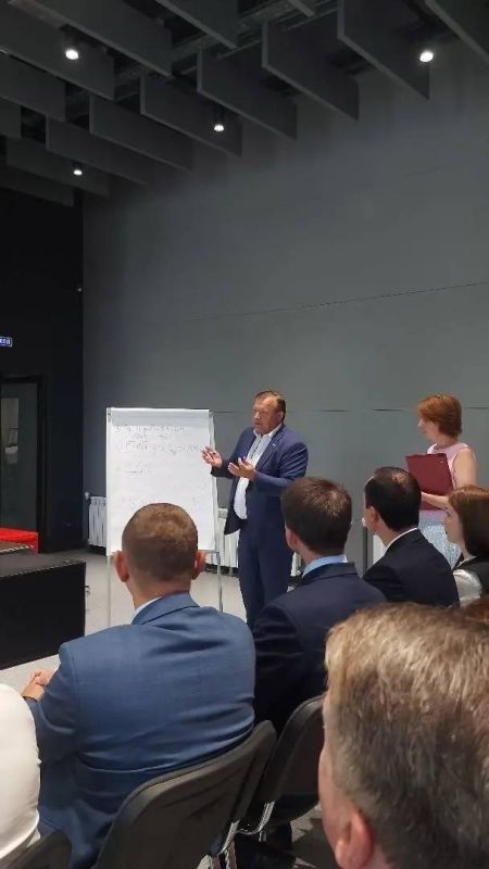 В депутатских округах кипит работа: благоустройство территорий, приёмы граждан и встречи с волонтёрами В депутатских округах кипит работа: благоустройство территорий, приёмы граждан и встречи с волонтёрами