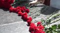 Нижегородском кремле возложили цветы к памятнику Валерию Чкалову в 90-ю годовщину легендарного перелёта