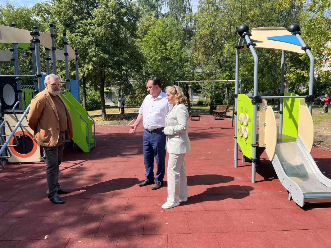 Это проект «Вам решать!» в действии: нижегородцы сами выбирают, где построить дорогу или благоустроить сквер Это проект «Вам решать!» в действии: нижегородцы сами выбирают, где построить дорогу или благоустроить сквер