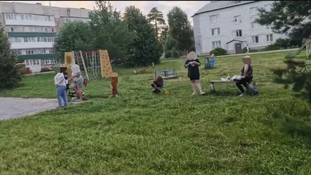 Глава Первомайска Елена Лебеднова возмутилась поведением "мамочек" на детской площадке Глава Первомайска Елена Лебеднова возмутилась поведением "мамочек" на детской площадке