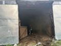 Прямо сейчас спасатели тушат пожар в новой конюшне в Стригине