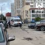 Территорию около одной из многоэтажек в ЖК "Зенит" оцепили