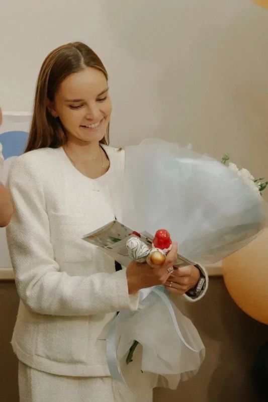 Знаменитая гимнастка Дина Аверина впервые стала мамой Знаменитая гимнастка Дина Аверина впервые стала мамой
