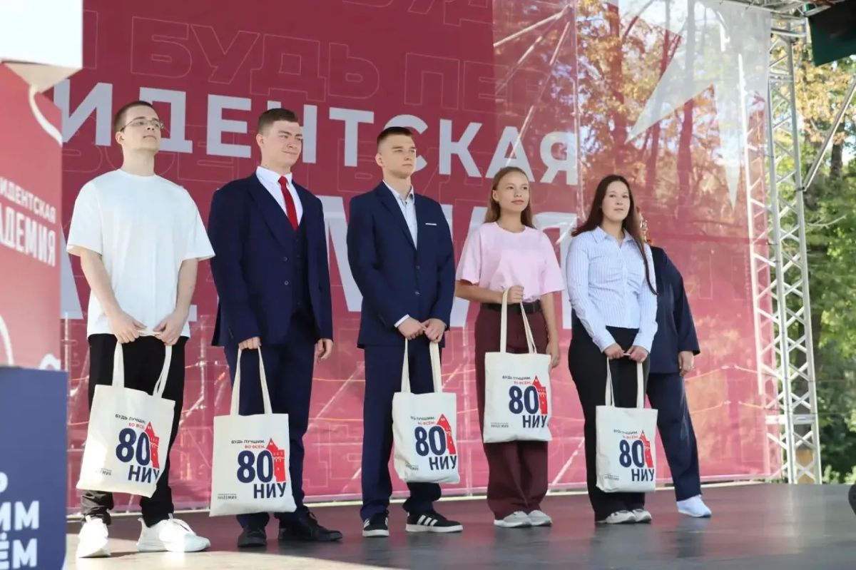 Сегодняшний День знаний для меня объединил сразу два поколения учащихся Сегодняшний День знаний для меня объединил сразу два поколения учащихся