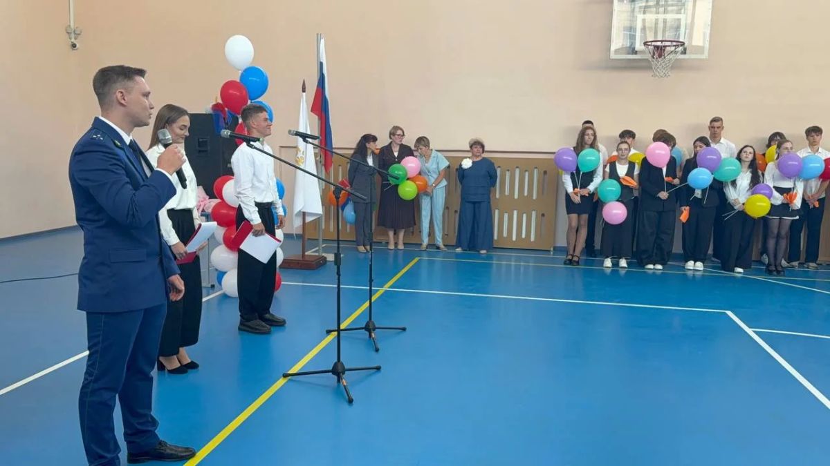 Работники органов прокуратуры Нижегородской области приняли участие в торжественных линейках, посвященных Дню знаний Работники органов прокуратуры Нижегородской области приняли участие в торжественных линейках, посвященных Дню знаний