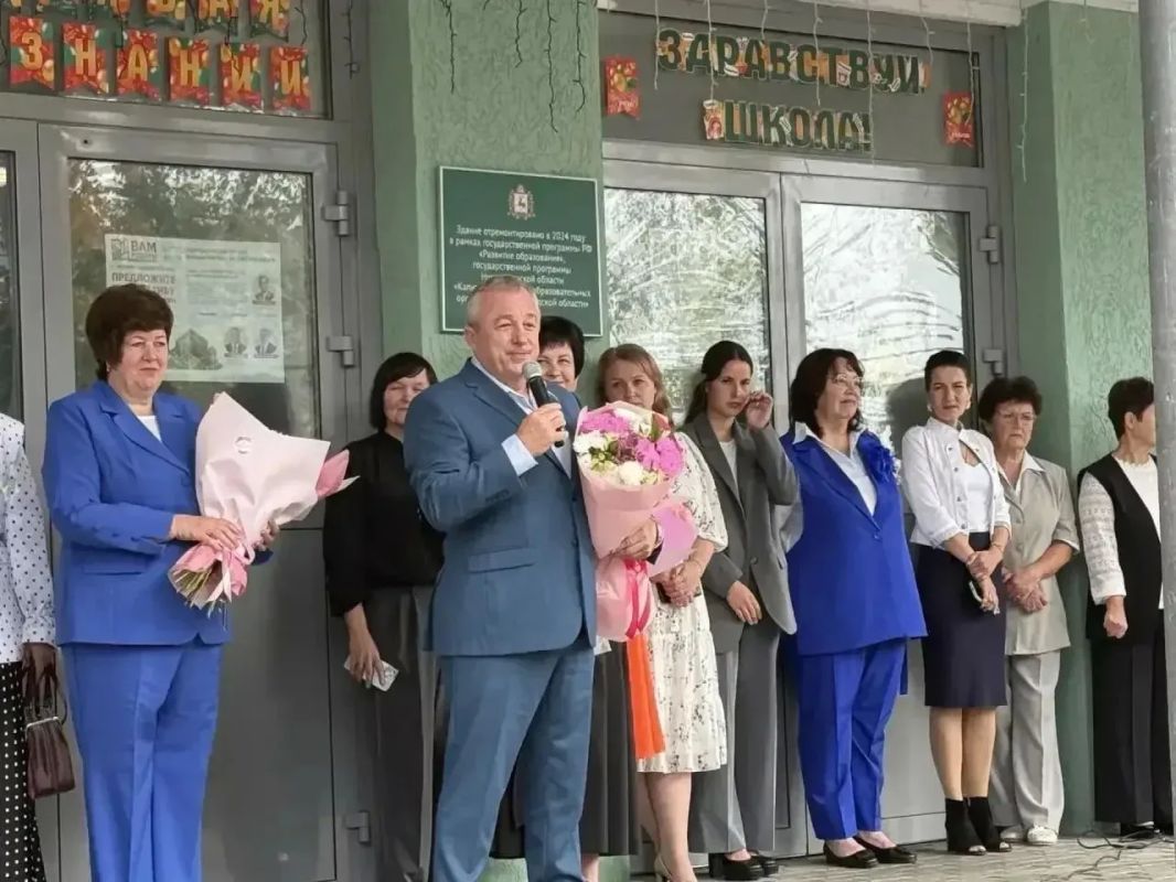 Депутаты ЗСНО приняли участие в торжественных линейках, посвящённых Дню знаний Депутаты ЗСНО приняли участие в торжественных линейках, посвящённых Дню знаний