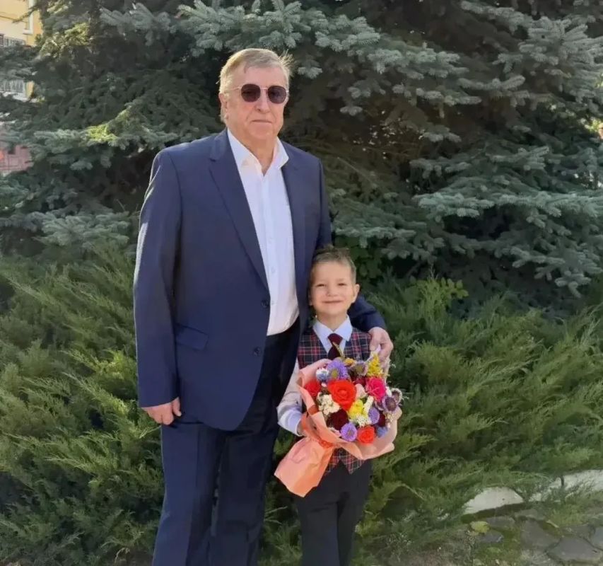 Депутаты ЗСНО приняли участие в торжественных линейках, посвящённых Дню знаний Депутаты ЗСНО приняли участие в торжественных линейках, посвящённых Дню знаний
