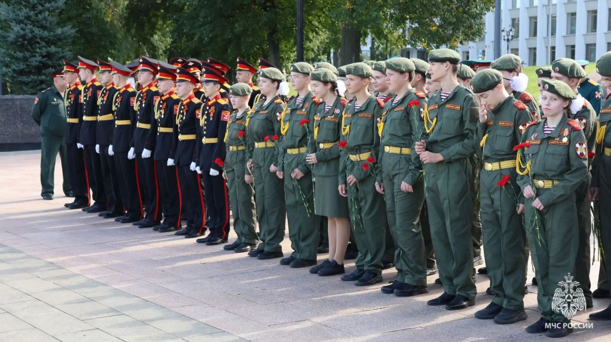 Помним каждого.. В день солидарности в борьбе с терроризмом, сегодня прошла церемония возложения цветов у Вечного огня в Нижегородском Кремле Помним каждого.. В день солидарности в борьбе с терроризмом, сегодня прошла церемония возложения цветов у Вечного огня в Нижегородском Кремле