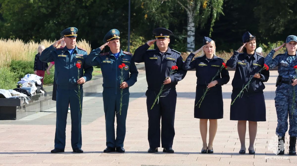 Помним каждого.. В день солидарности в борьбе с терроризмом, сегодня прошла церемония возложения цветов у Вечного огня в Нижегородском Кремле Помним каждого.. В день солидарности в борьбе с терроризмом, сегодня прошла церемония возложения цветов у Вечного огня в Нижегородском Кремле